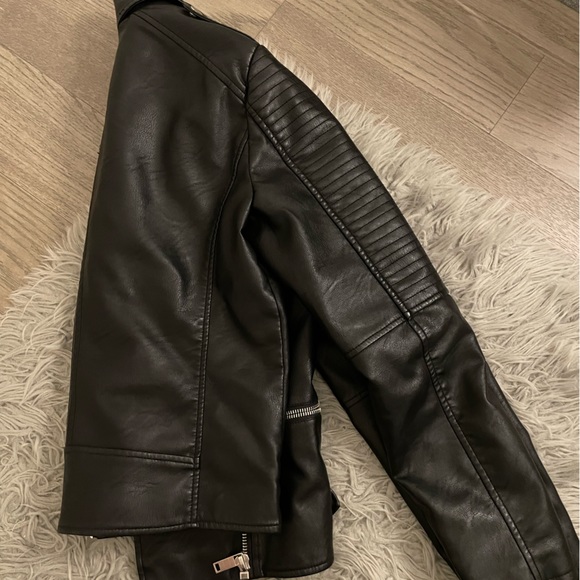 BNWOT Pristine Faux Leather Jacket - Picture 3 of 3
